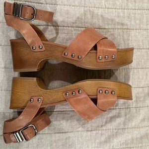 NWOT Lucky Famla Platform Sandal size 8 1/2